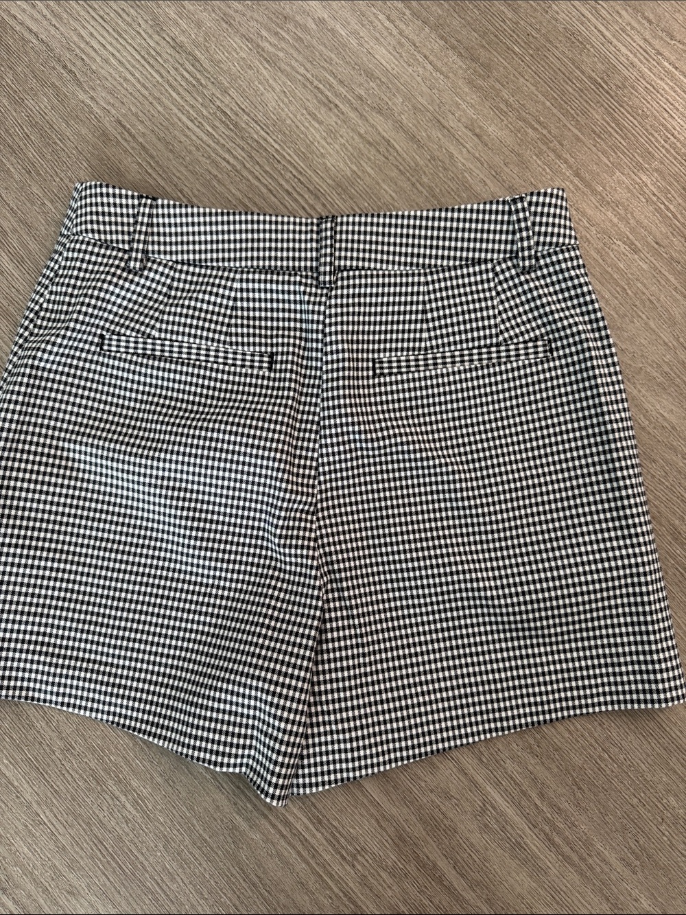 Express High Waisted Black & White Gingham Women’s Shorts - Picture 4 of 4